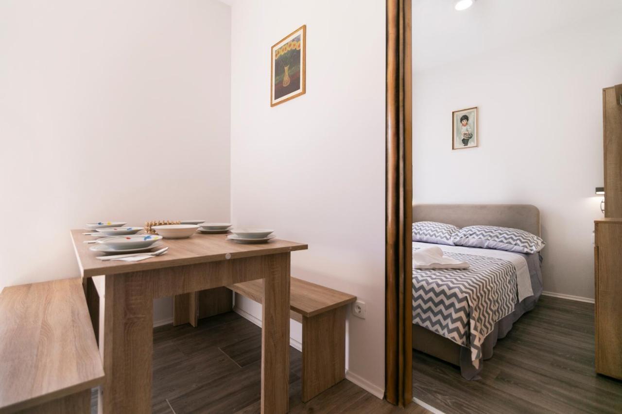Royal Rina Apartmani Stomorska Dış mekan fotoğraf