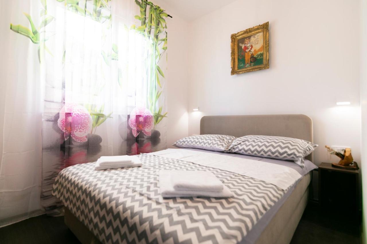 Royal Rina Apartmani Stomorska Dış mekan fotoğraf