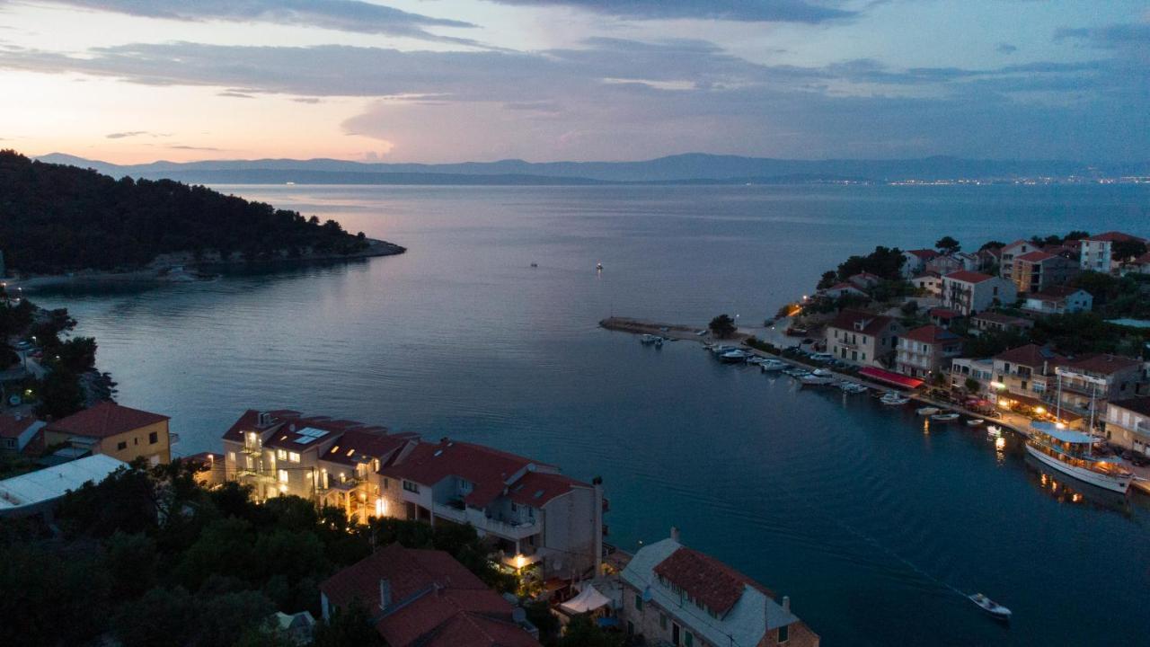 Royal Rina Apartmani Stomorska Dış mekan fotoğraf